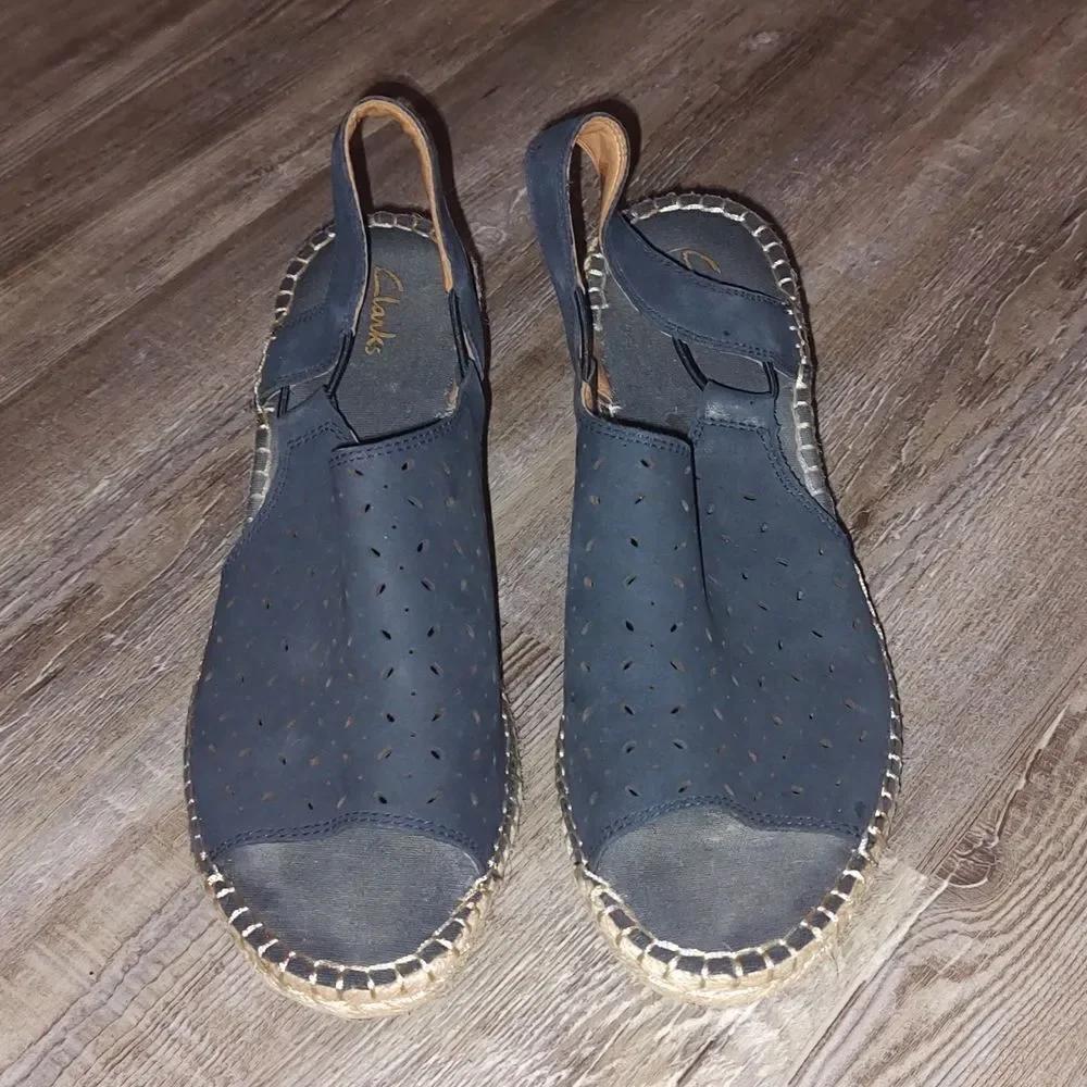 Clarks Artisan Navy Blue Peep Toe Espadrille Slingback  Sz 8W 8 wide EUC